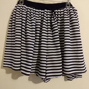 LADIES TORRID STRIPED SKORTS SIZE 4